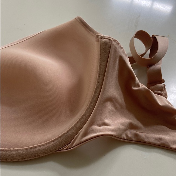 SKIMS Nude Plunge Bra - Picture 10 of 16